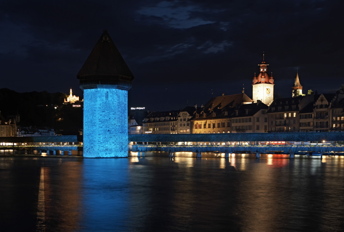 Die Beleuchtung des Luzerner Wasserturmes am 20.6.2007.